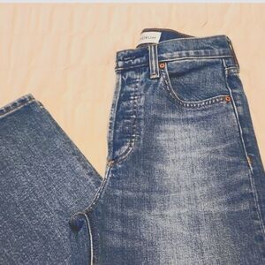 Aritzia Arlo high rise straight leg  denim jeans size 24 L 28...great condition!